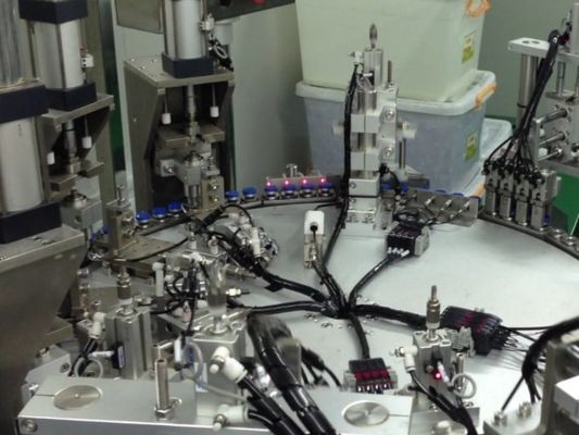 ราคาดี เครื่องประกอบผลิตภัณฑ์ทางการแพทย์ที่สอดคล้องกับ ISO และ GMP สําหรับหมวกระบายน้ําและช่องฉีดที่ไม่ใช่ PVC ออนไลน์