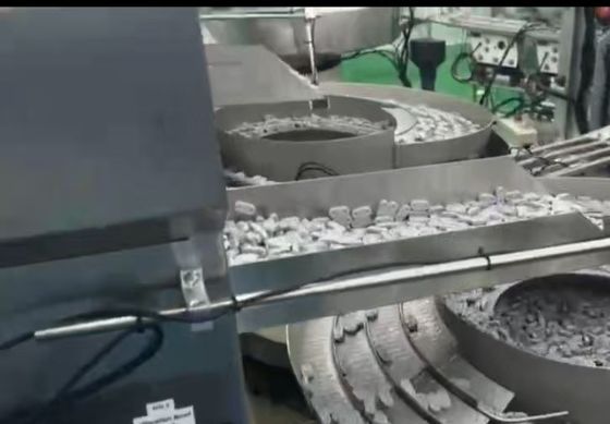 ราคาดี เครื่องประกอบ Euro Cap อัตโนมัติอย่างเต็มที่ สําหรับถุงและกระป๋องฉีดน้ํา IV ออนไลน์